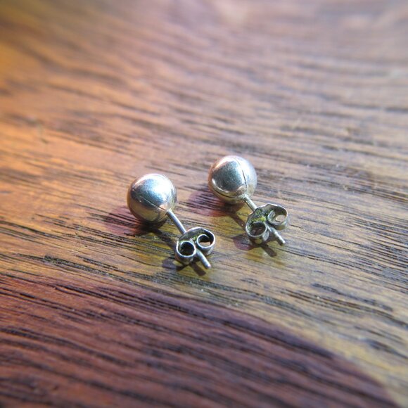Ball stud earrings, vintage. - Picture 4 of 9